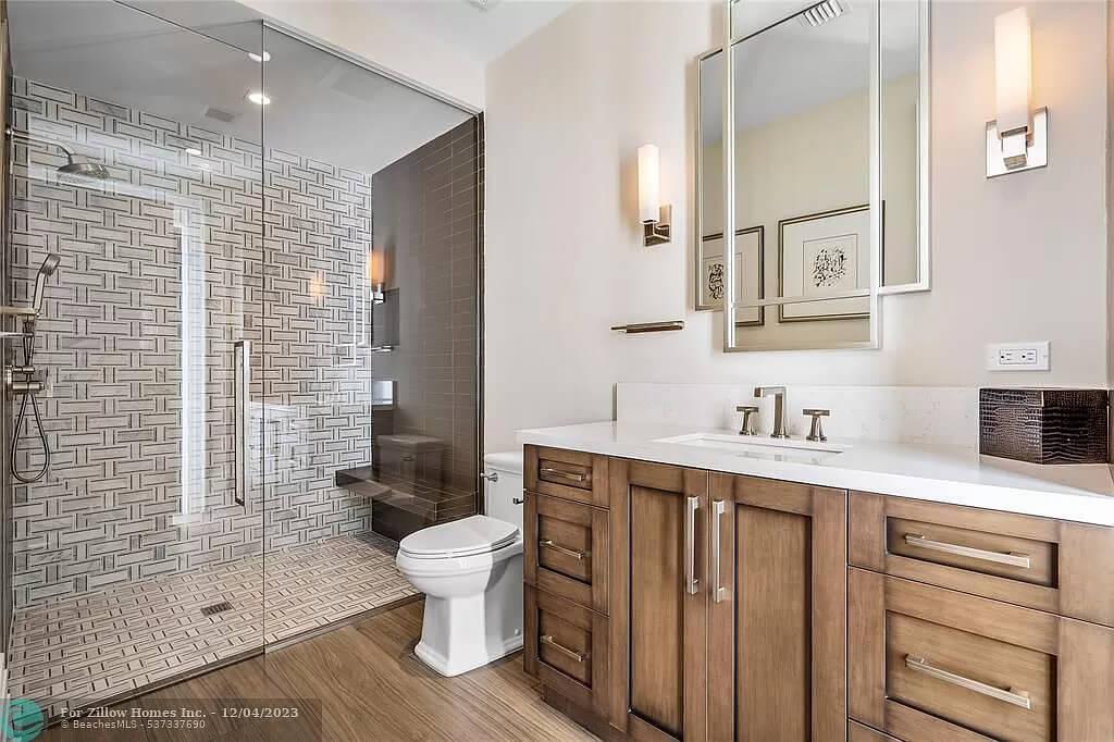 Elegant Bathroom Design Featuring a Contemporary Glass Shower