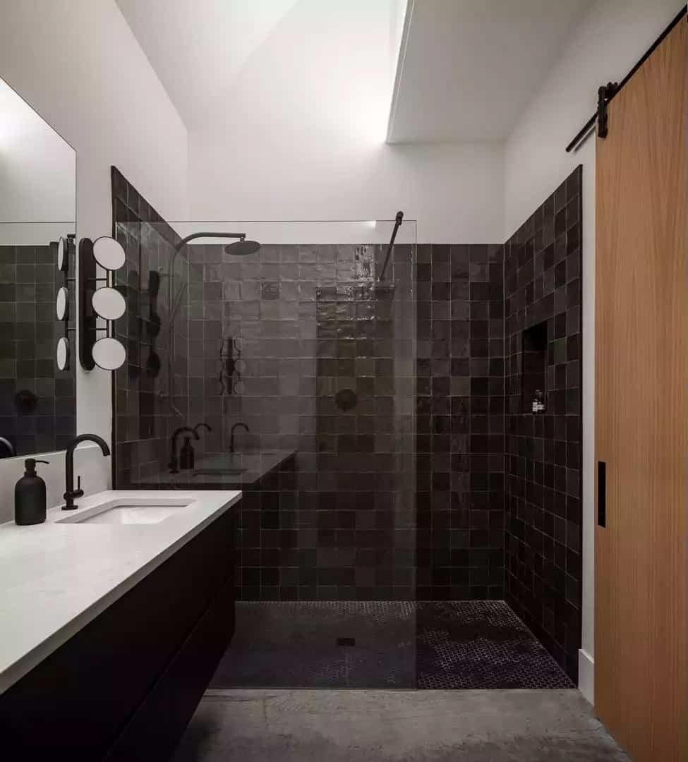Notice the Bold Contrast in This Modern Bathroom