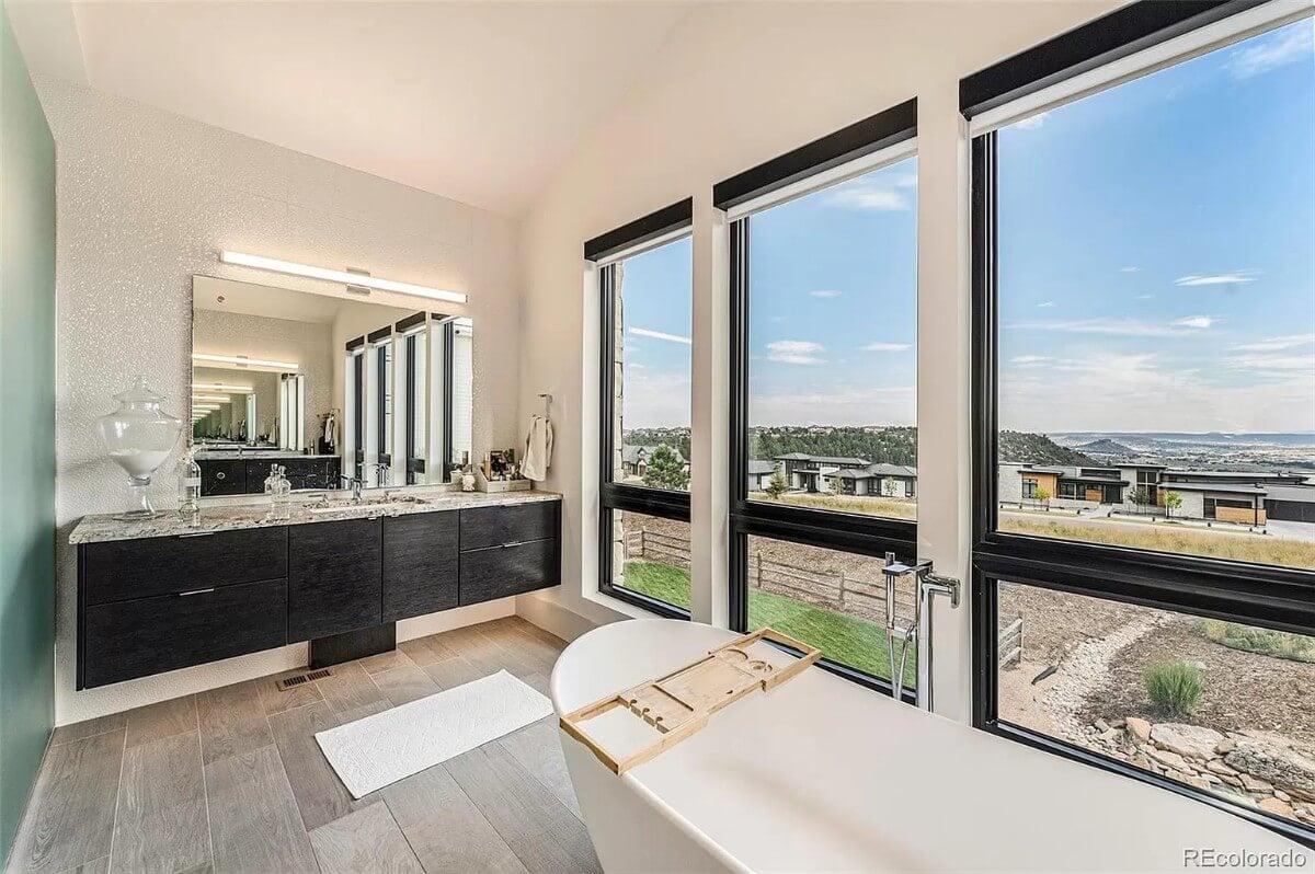 Breathtaking Freestanding Tub with Panoramic Views in the Bathroom