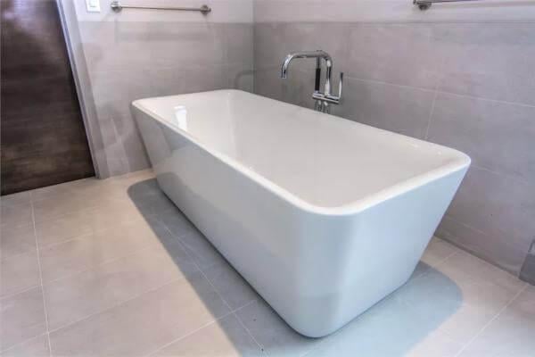 Sleek Freestanding Bathtub Anchoring a Modern Bathroom