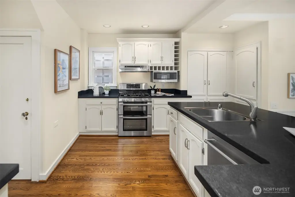 Colonial-Style 4-Bedroom Home for a Corner Lot with Bonus Room and Detached Single Garage (2,788 Sq. Ft. Floor Plan)