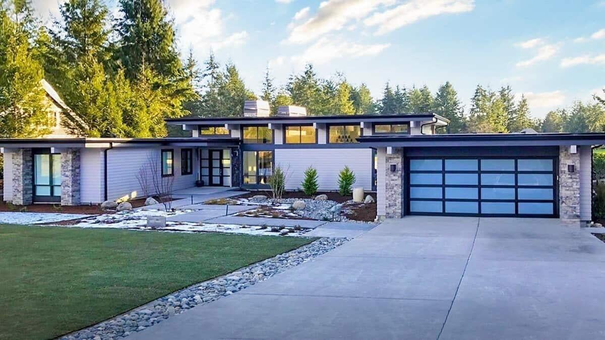 Mid-Century Modern Marvel with Striking Rooflines