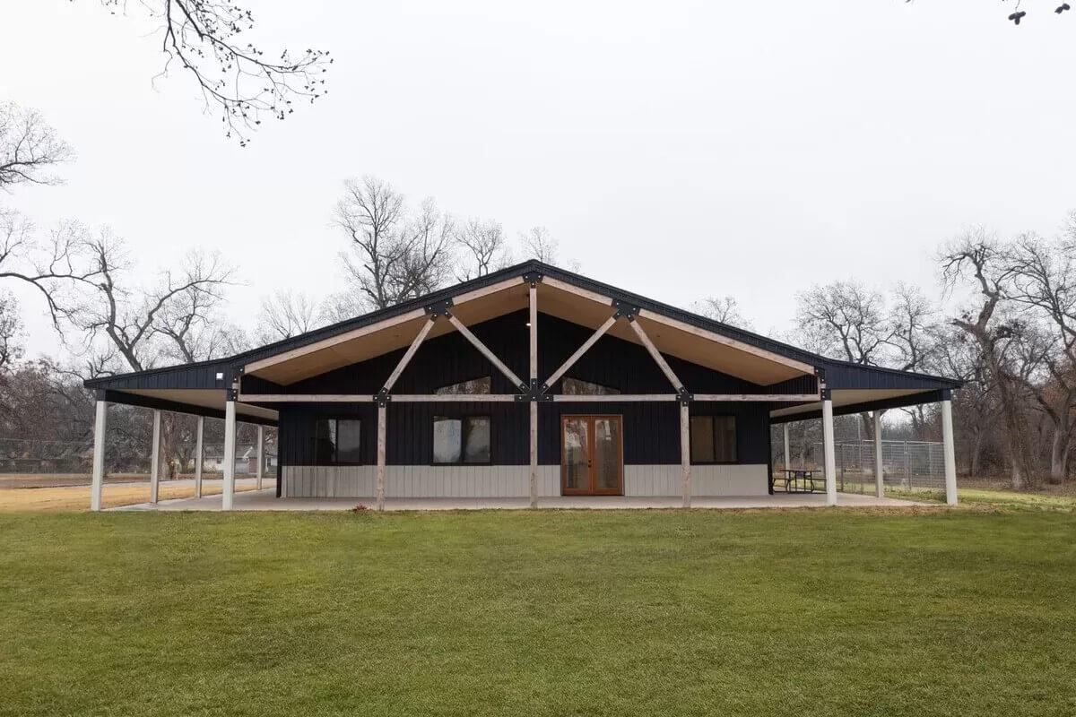Striking Symmetry on This Modern Barn with Exposed Beams