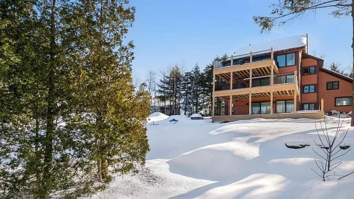 Check Out These Expansive Snow-Covered Decks for Scenic Views