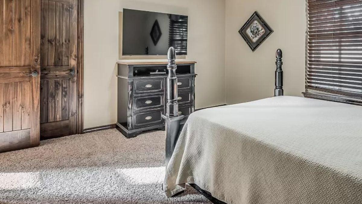 Dark Wood Accents Against a Soft, Neutral Palette