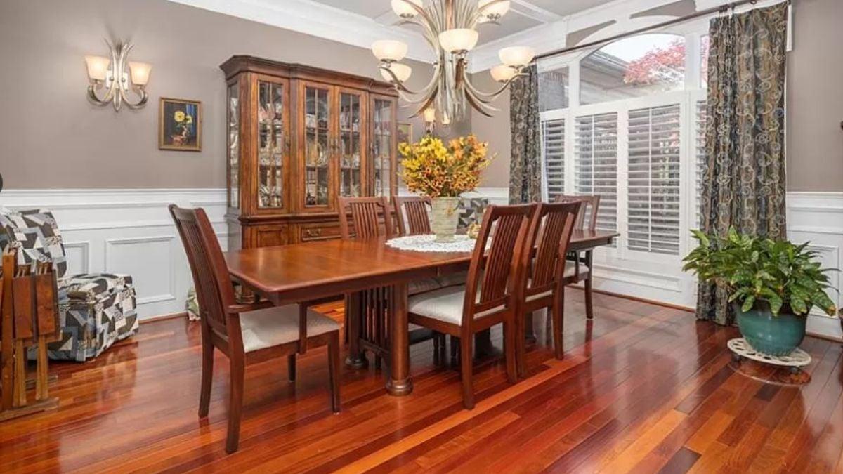 Elegant Dining Room with a Show-Stopping Chandelier