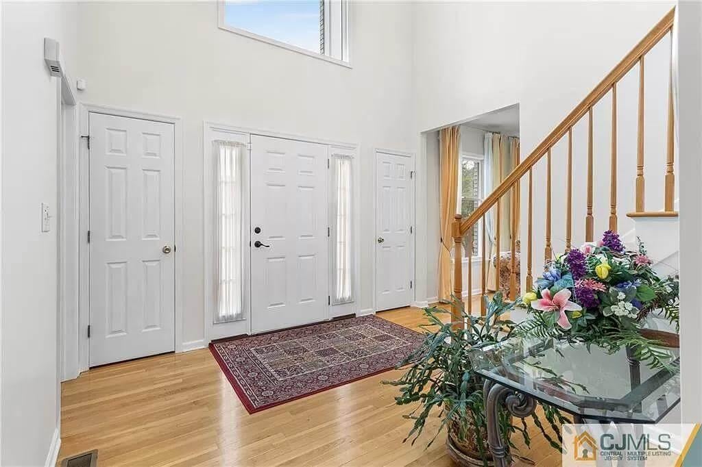 Entryway Elegance With a Pop of Colorful Florals