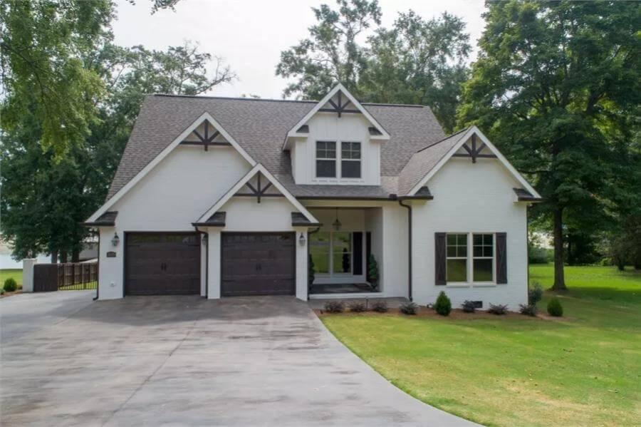 Check Out the Charming Gables on This Modern Farmhouse Exterior