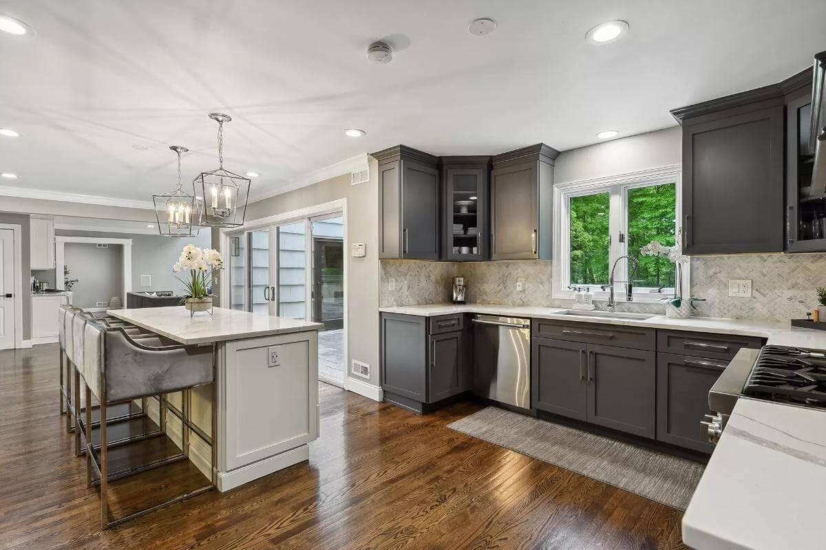 Wow, Look at Those Striking Two-Tone Cabinets in This Kitchen
