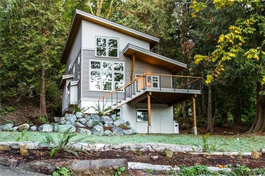 Modern Cabin Perched on Stilts in a Serene Forest Setting