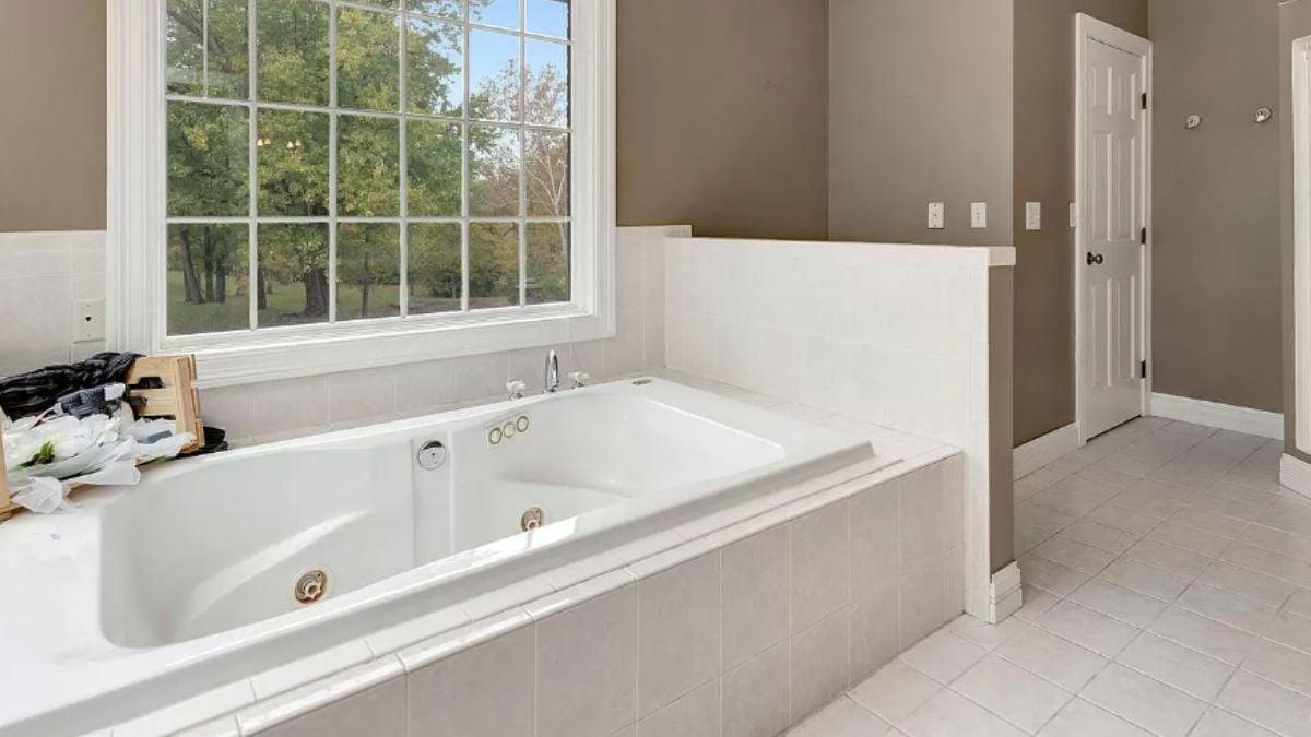 Soothe Your Senses: Spa-Like Tub With a View