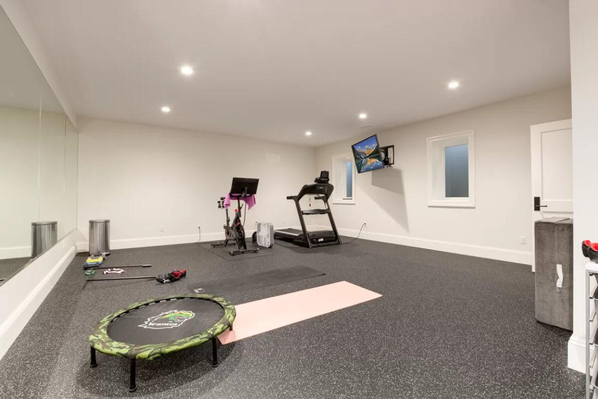 Versatile Home Gym With Floor-to-Ceiling Mirrors