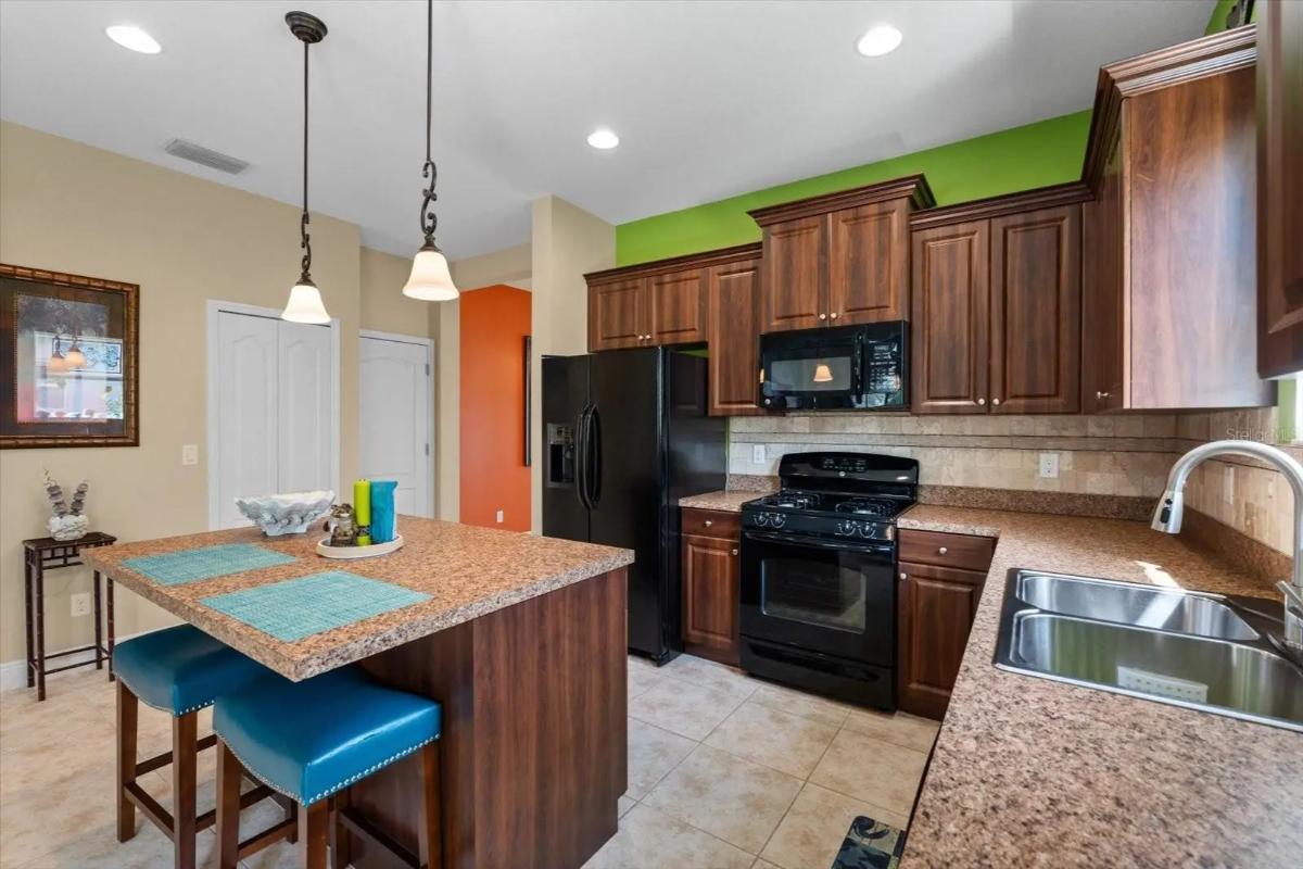 Contemporary 3-Bedroom Florida Home with Front Porch and Screened-in Pool (1,805 Sq. Ft. Floor Plan)