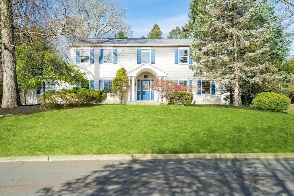 Colonial-Style 4-Bedroom Home for a Corner Lot with 2-Car Garage (2,592 Sq. Ft. Floor Plan)