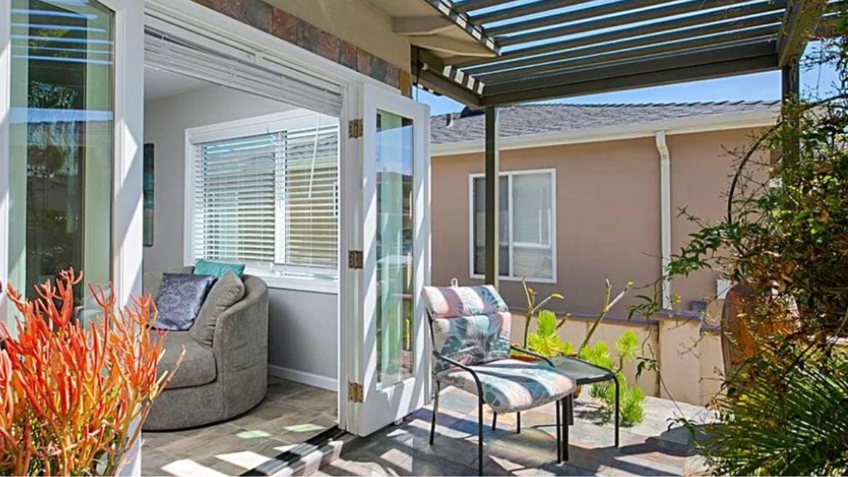 Open Indoor-Outdoor Lounge with a Relaxed Vibe