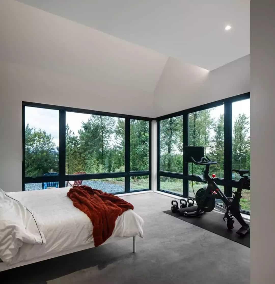Look How These Floor-to-Ceiling Windows Transform the Bedroom