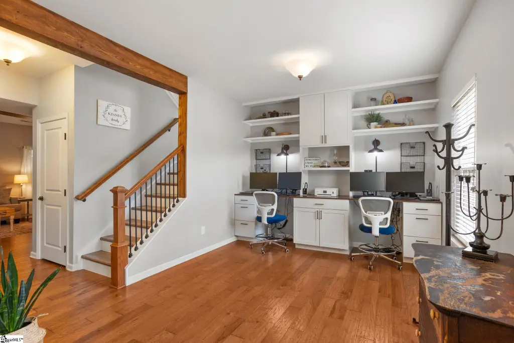 Craftsman-Style 4-Bedroom Home with Open-Concept Layout and Screened-in Porch (Floor Plan)