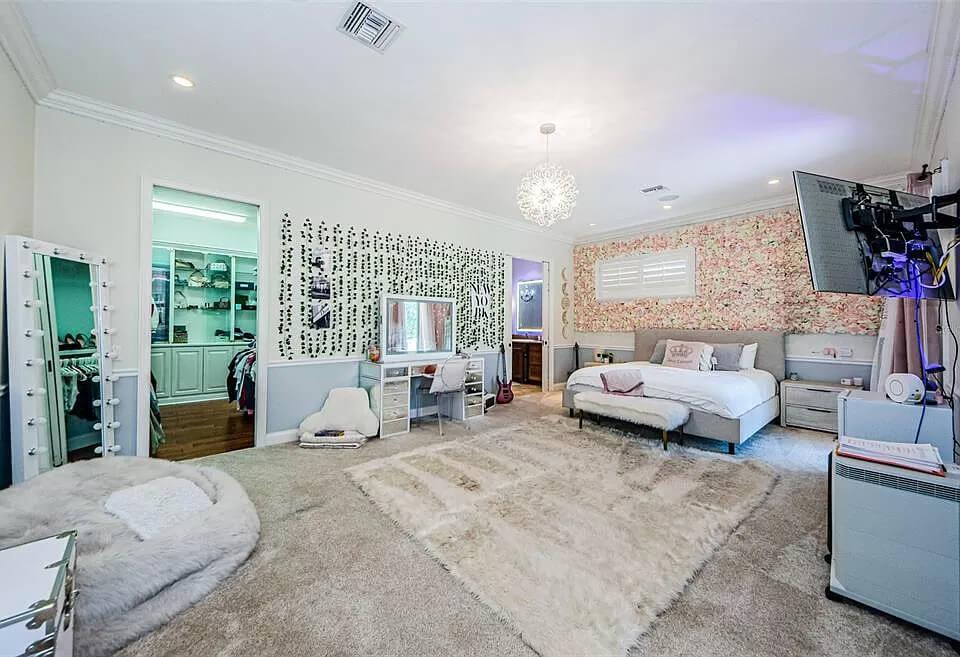 Stylish Bedroom with a Distinctive Floral Accent Wall