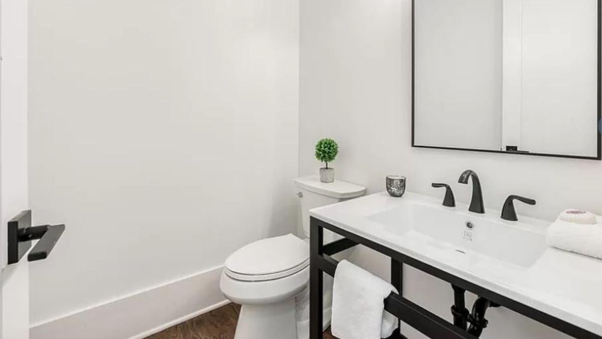 Discover the Sleek Vanity in This Minimalist Bathroom
