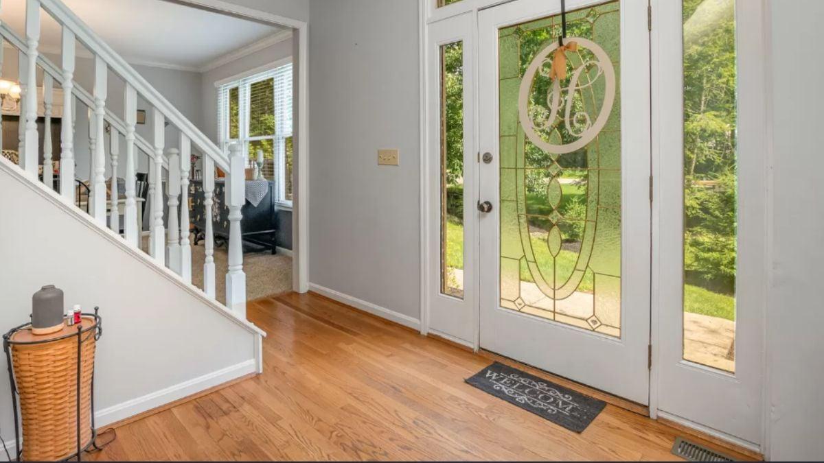 Discover the Charm of This Decorative Glass Entryway