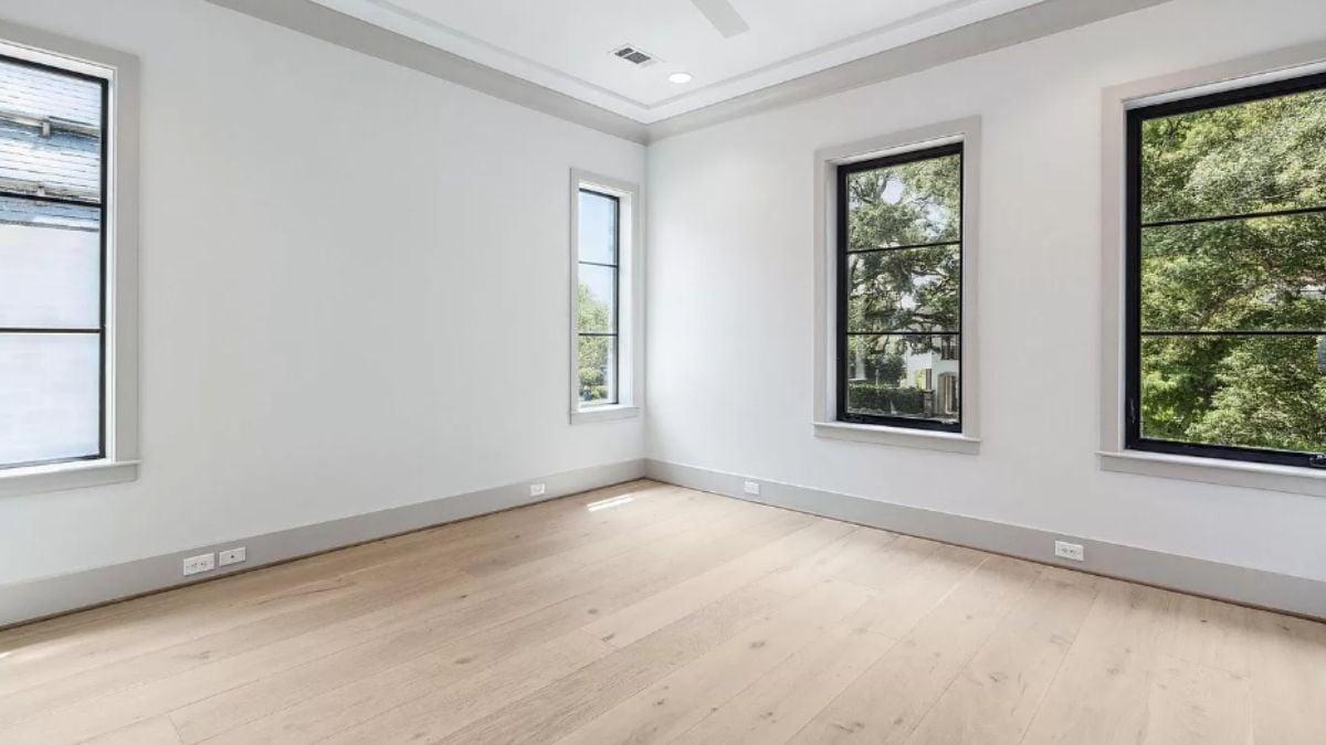 Admire the Expansive Windows in This Minimalist Space