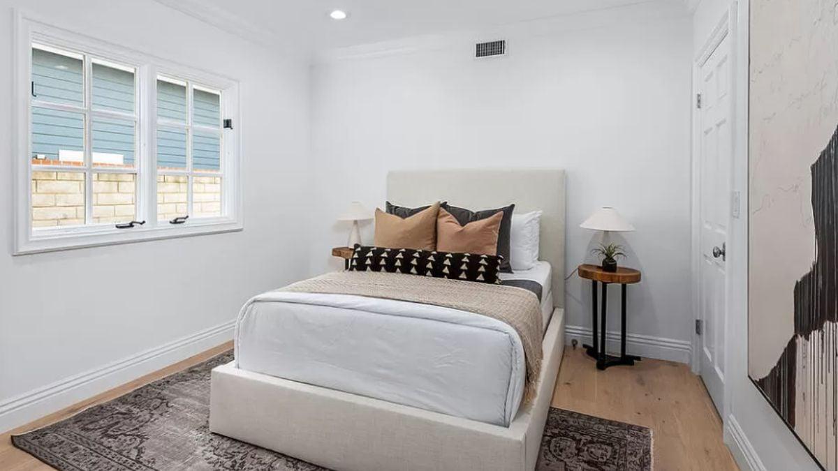 Explore the Minimalist Touches in This Tranquil Bedroom