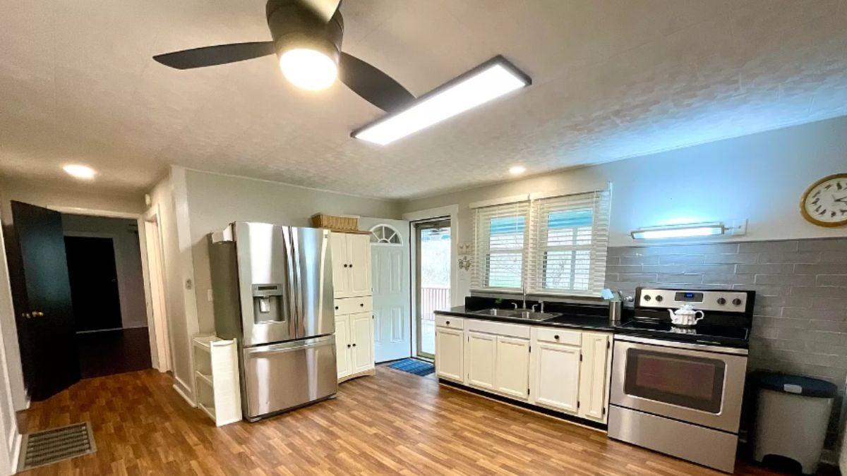 Check Out the Subtle Contrast of Black Hardware in This Bright Kitchen