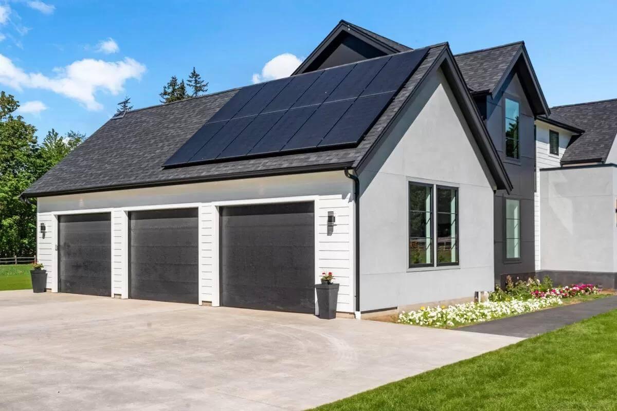 Sustainable Garage with Solar Panels for an Eco-Friendly Touch