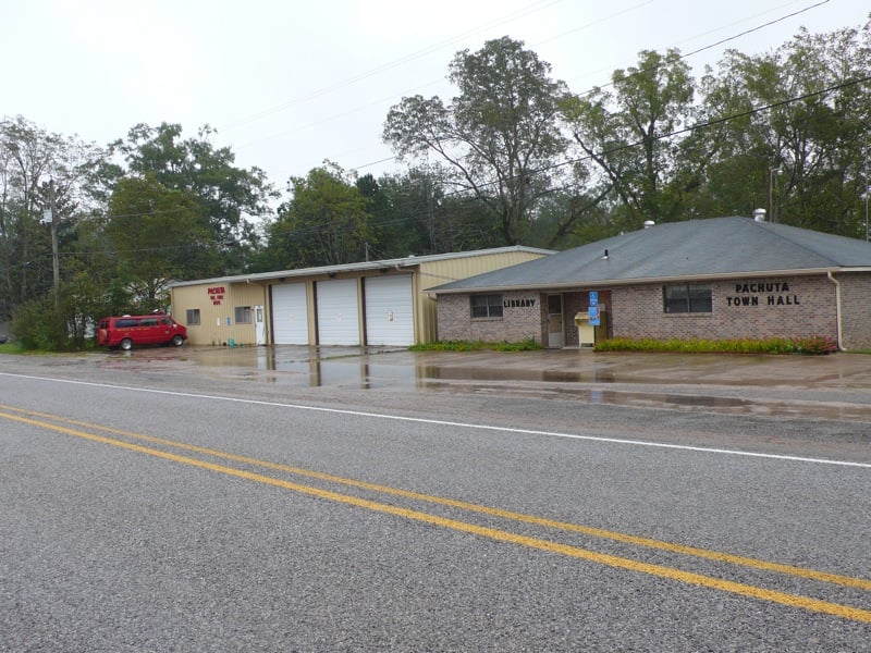 10 Secluded Towns Keep Their Distance in the Backroads and Bayous of Eastern Mississippi