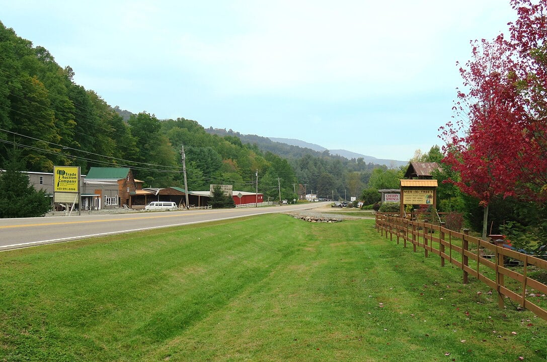 10 Secluded Towns Sequestered in the Rolling Hills of Eastern Tennessee