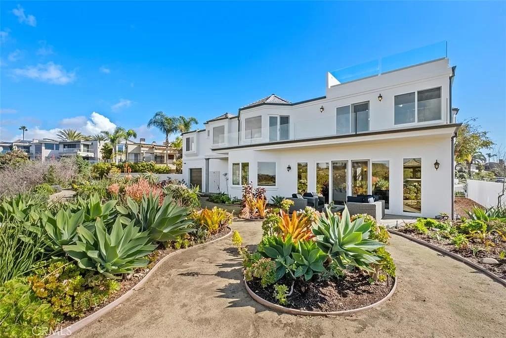 Dive Into This Stunning Outdoor Space With Tropical Landscaping