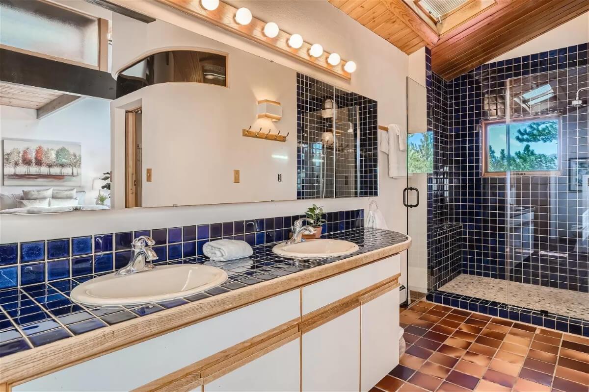 Take a Look at the Bold Blue Tiling in This Bathroom