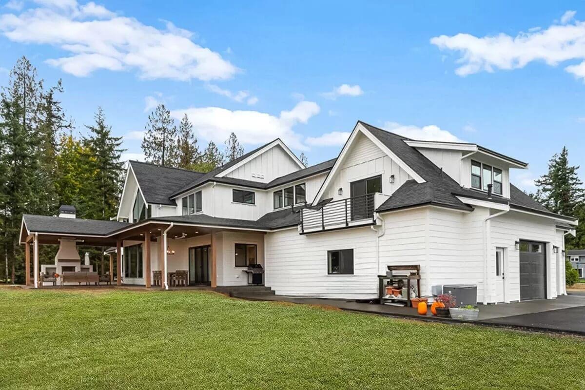 Admire the Contemporary Lines and Outdoor Fireplace of This Farmhouse Retreat
