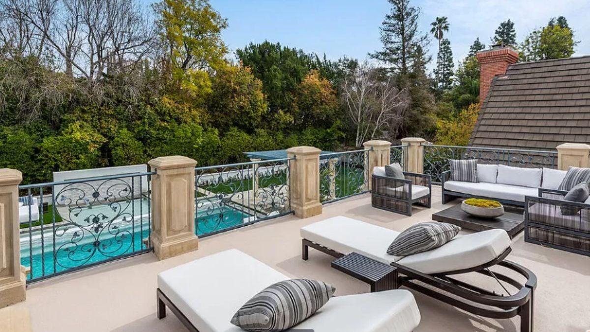 Look at This Inviting Rooftop Terrace Overlooking the Pool