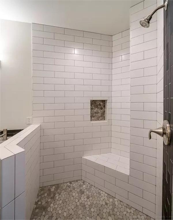 Check Out the Pebble Flooring in This Modern Shower Design