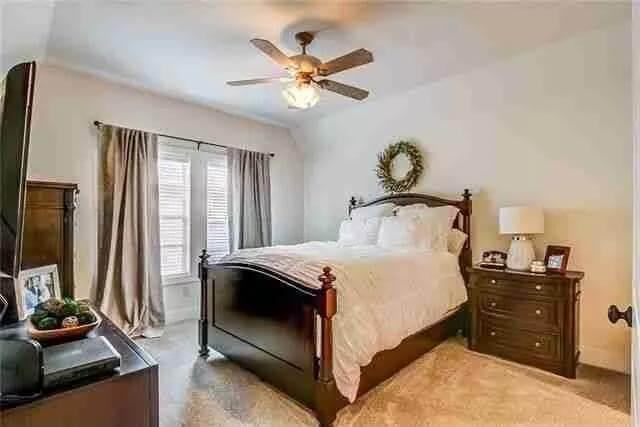 Cozy Bedroom with a Stylish Ceiling Fan