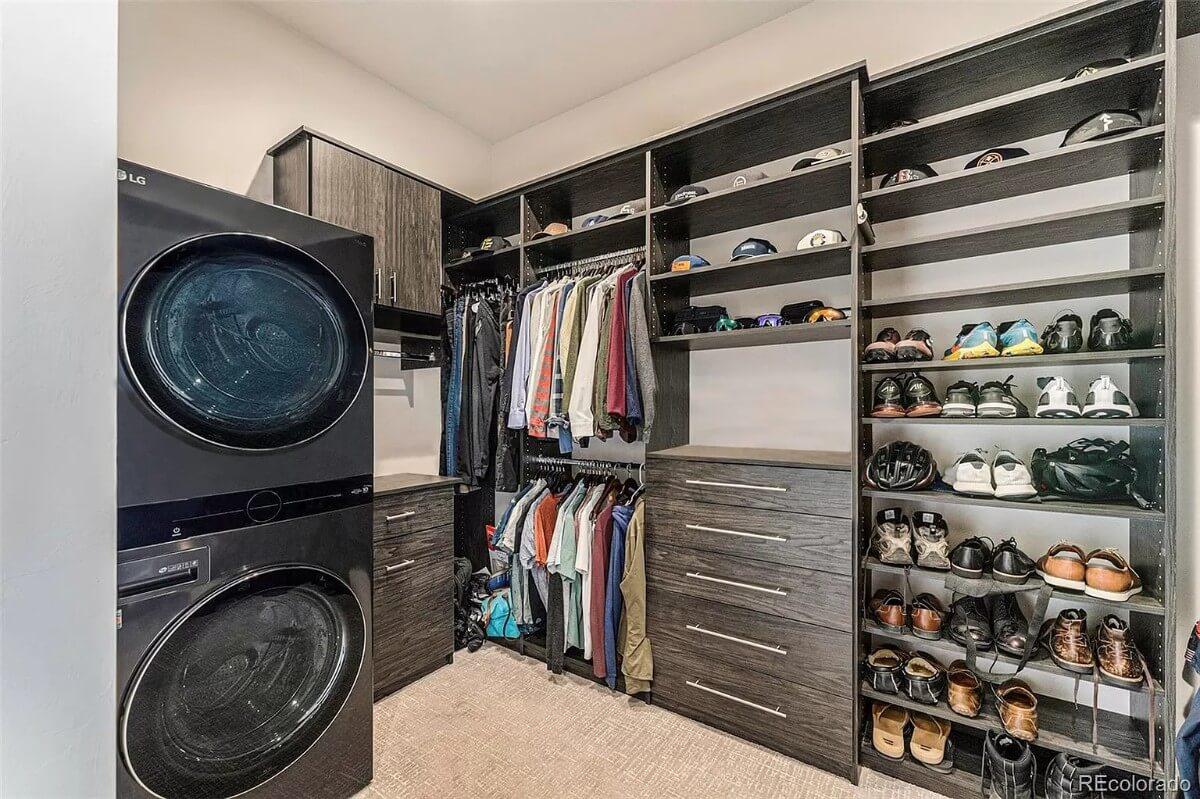 Wow, A Closet with a Built-In Laundry CenterโSo Practical!