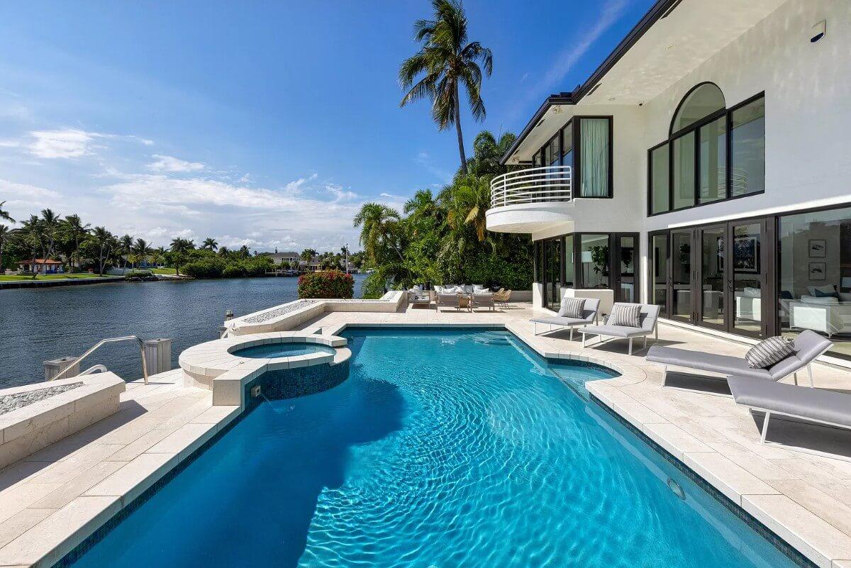 Take a Dip in This Elegant Poolside Oasis