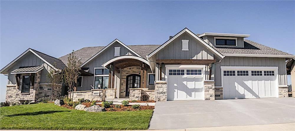 Check Out the Blend of Stone and Siding on This Modern Ranch Exterior