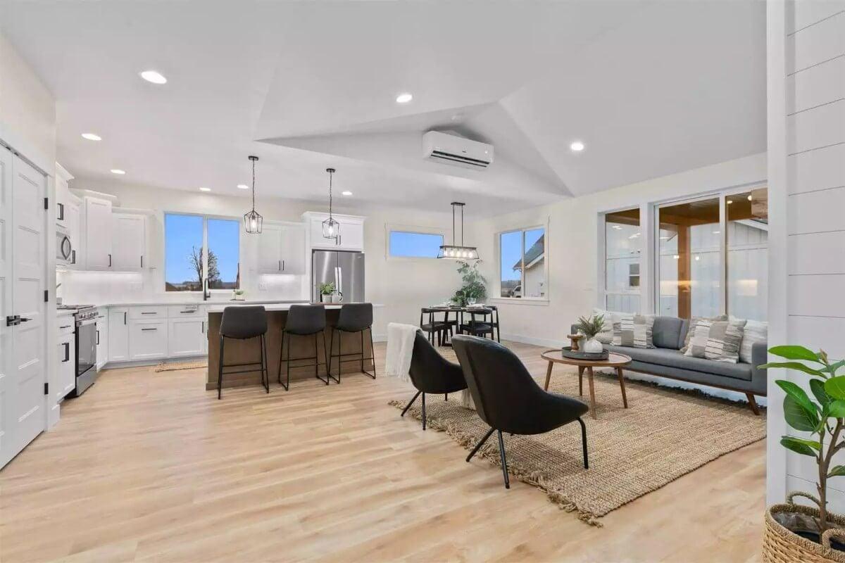 Open-Concept Living with Chic Pendant Lighting Over the Island