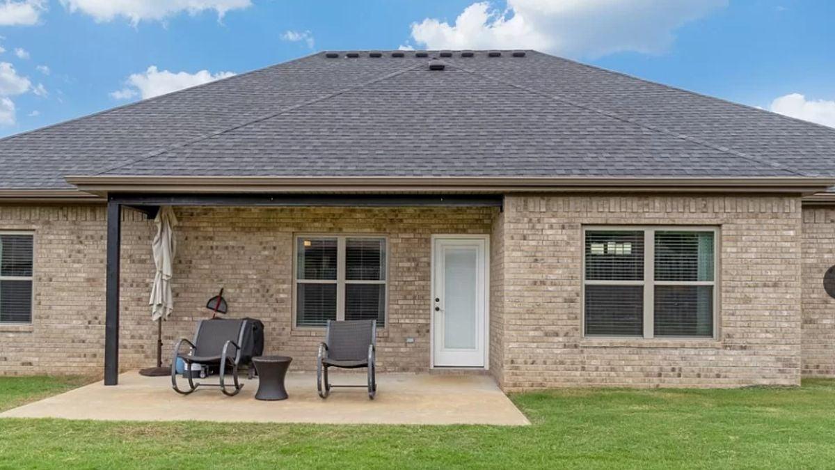 Simple Covered Patio with Brickwork Detail
