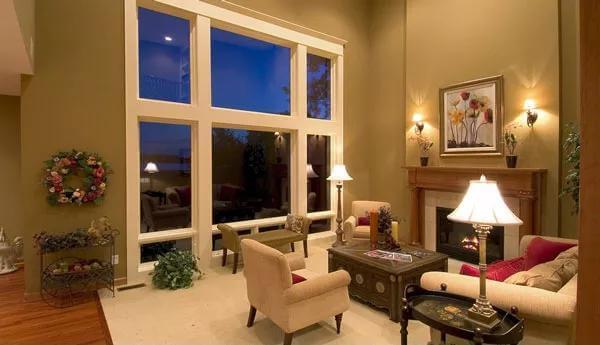 Look at the Soaring Windows in This Cozy Living Room