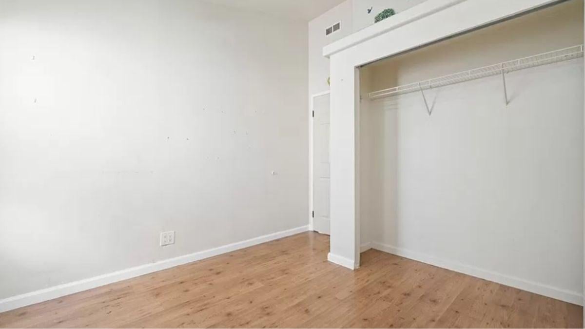 Minimalist Bedroom Ready for Your Creativity to Shine