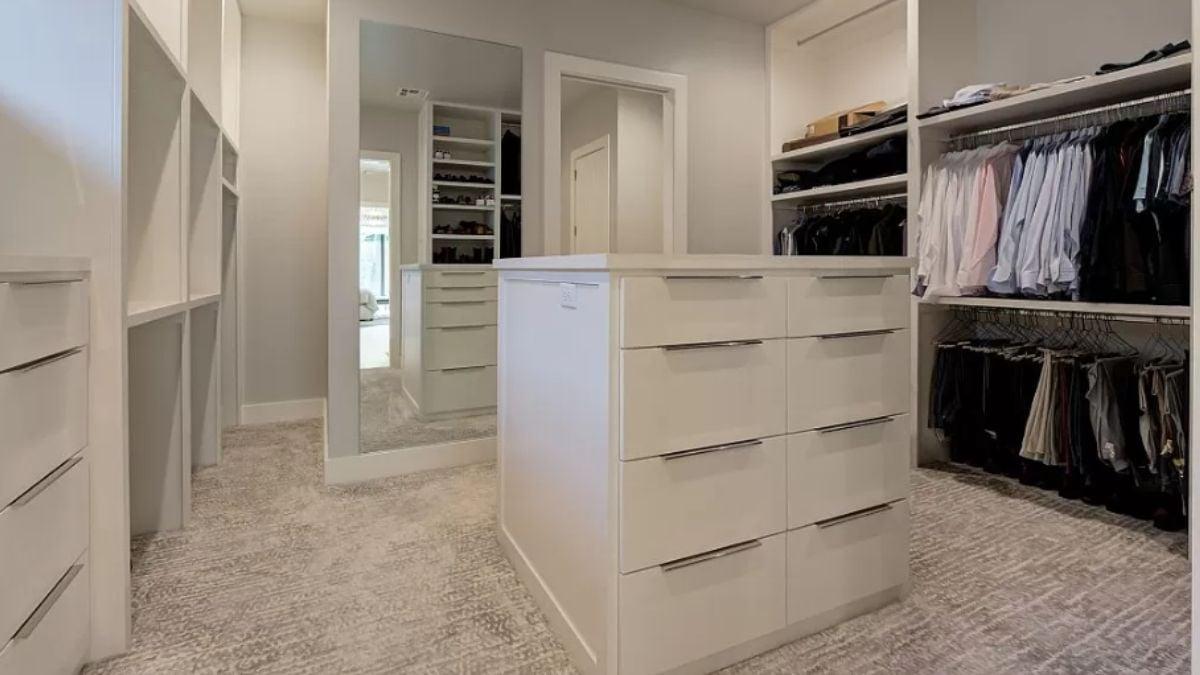 Organized Luxury: Check Out the Central Island in This Walk-In Closet
