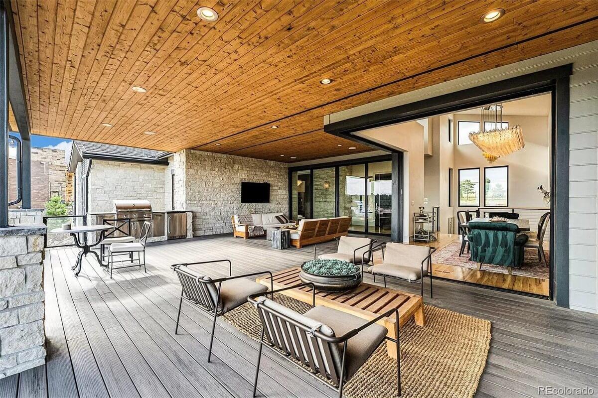 Sliding Glass Walls Create a Seamless Indoor-Outdoor Oasis
