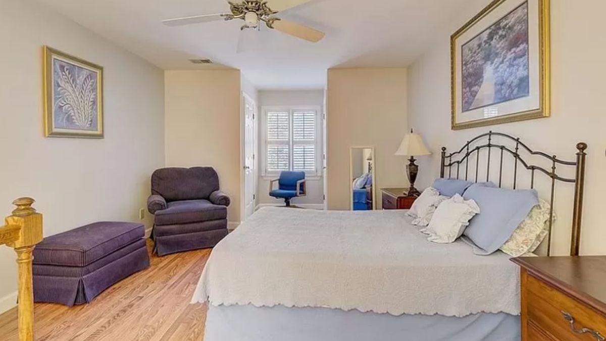 Cozy Bedroom with a Touch of Traditional Elegance