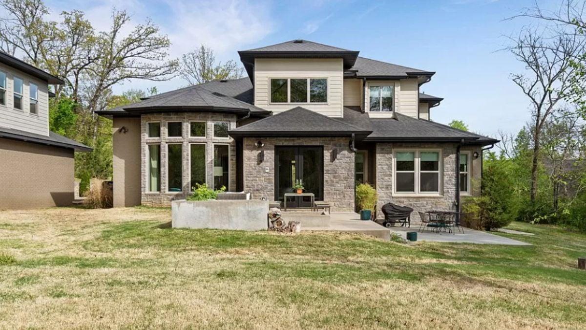 Look at Those Striking Turret-Like Bay Windows!