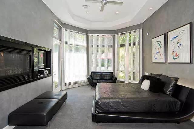 Check Out This Modern Bedroom