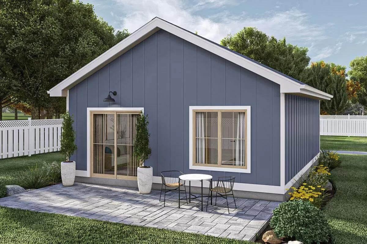 Compact Backyard Retreat with Simple Patio Setup