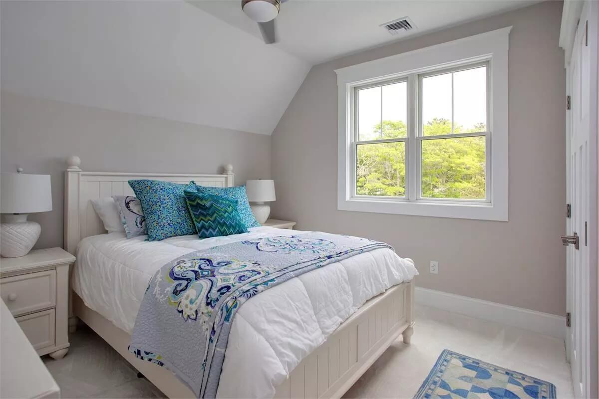 Check Out the Vibrant Textiles in This Relaxing Bedroom